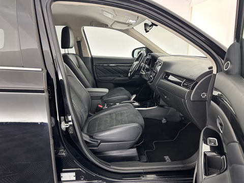 Mitsubishi Outlander 2.0 PHEV Executive Edition Aut.  *LEATHER-MICROFIBRE | NAVI-FULLMAP | KEYLESS | CAMERA | HEATED-COMFORTSEATS | ECC | PDC | CRUISE | 18''ALU | TOWBAR*