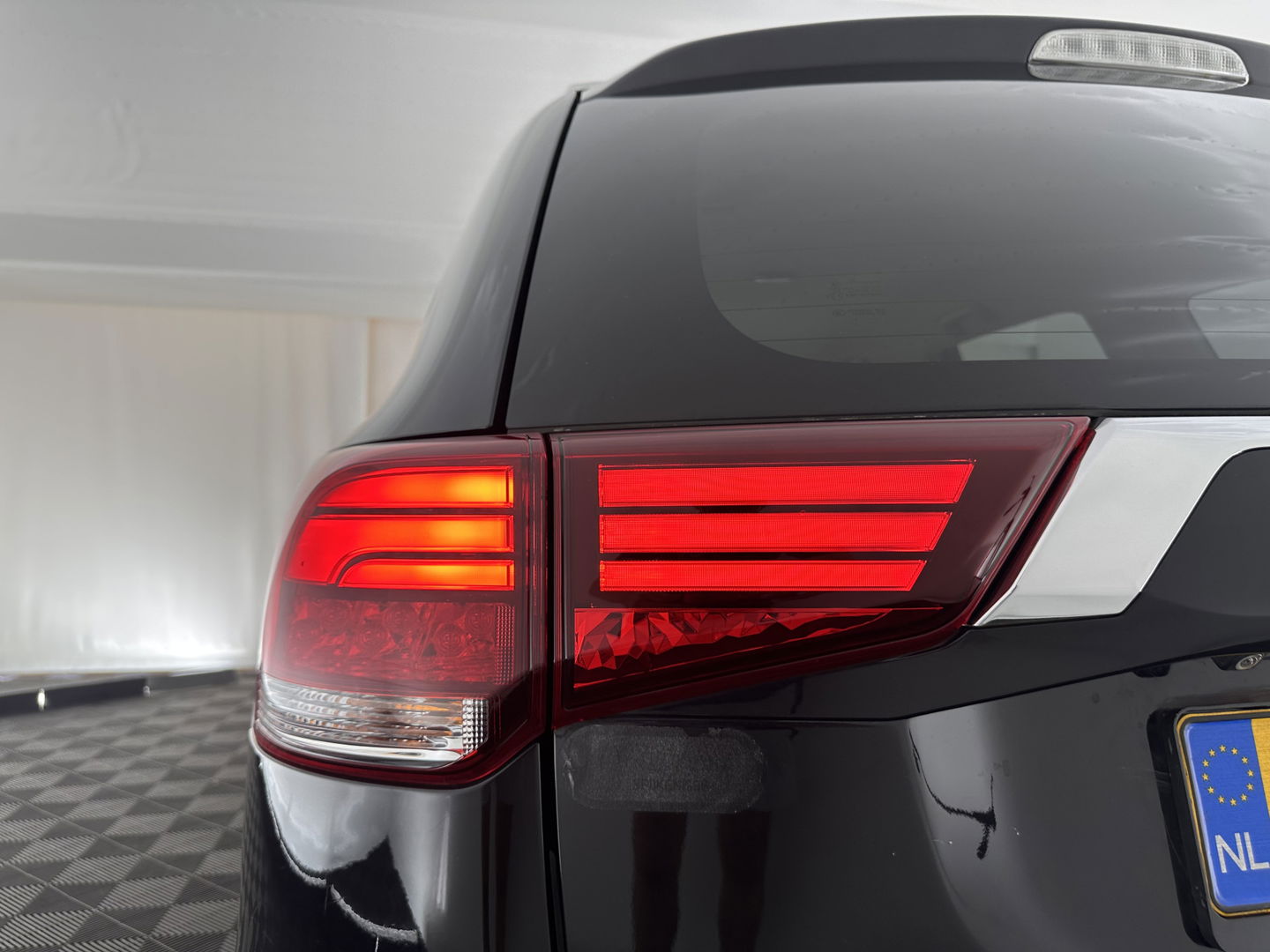 Mitsubishi Outlander 2.0 PHEV Executive Edition Aut.  *LEATHER-MICROFIBRE | NAVI-FULLMAP | KEYLESS | CAMERA | HEATED-COMFORTSEATS | ECC | PDC | CRUISE | 18''ALU | TOWBAR*