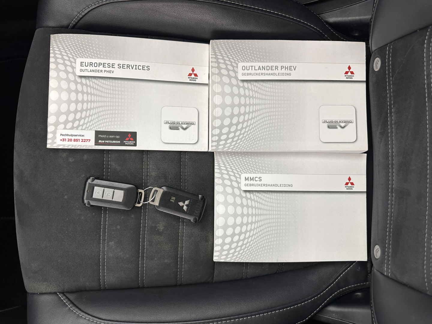 Mitsubishi Outlander 2.0 PHEV Executive Edition Aut.  *LEATHER-MICROFIBRE | NAVI-FULLMAP | KEYLESS | CAMERA | HEATED-COMFORTSEATS | ECC | PDC | CRUISE | 18''ALU | TOWBAR*