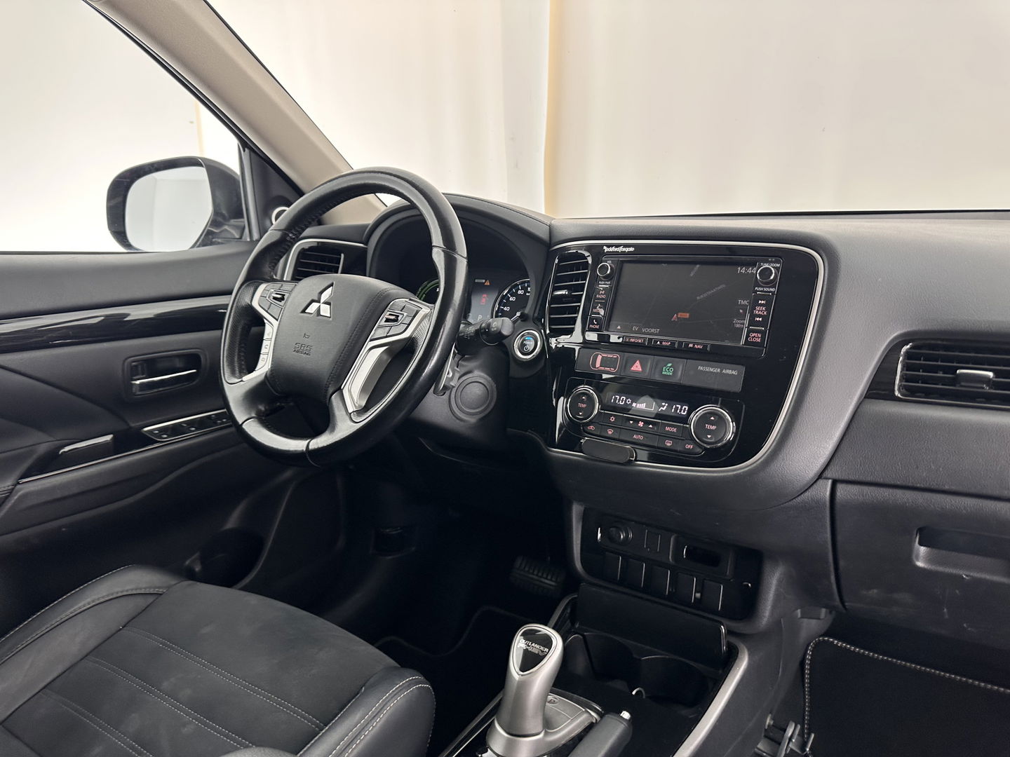 Mitsubishi Outlander 2.0 PHEV Executive Edition Aut.  *LEATHER-MICROFIBRE | NAVI-FULLMAP | KEYLESS | CAMERA | HEATED-COMFORTSEATS | ECC | PDC | CRUISE | 18''ALU | TOWBAR*