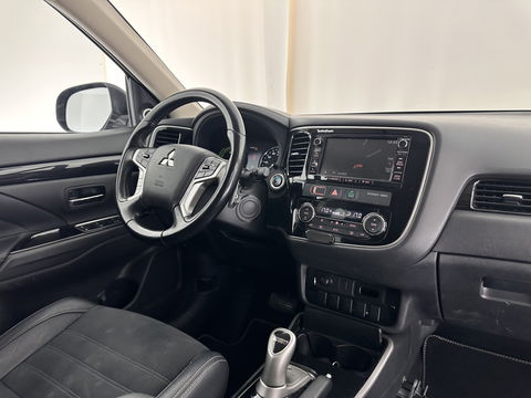 Mitsubishi Outlander 2.0 PHEV Executive Edition Aut.  *LEATHER-MICROFIBRE | NAVI-FULLMAP | KEYLESS | CAMERA | HEATED-COMFORTSEATS | ECC | PDC | CRUISE | 18''ALU | TOWBAR*