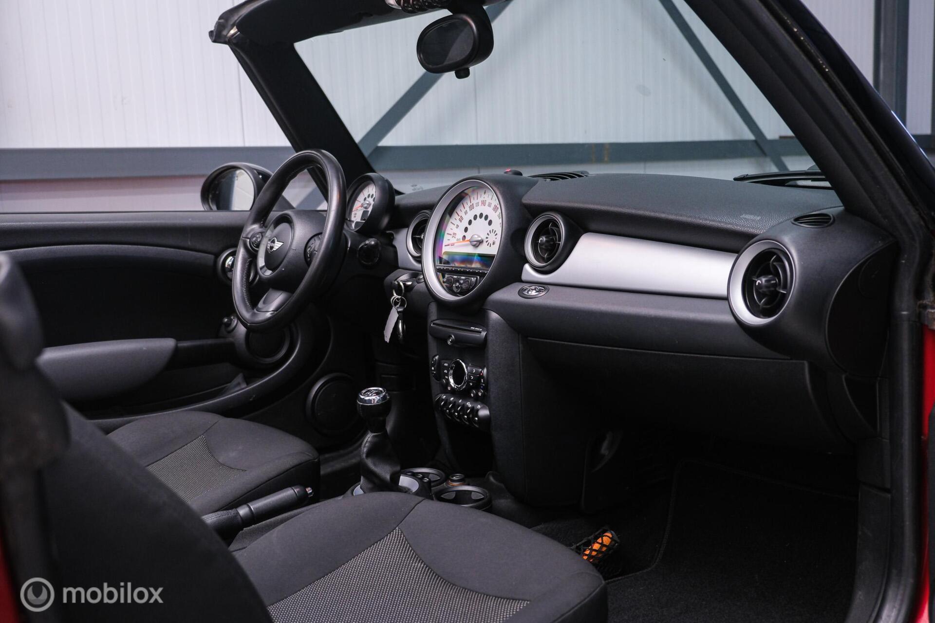 MINI Cabrio 1.6 Cooper Chili | NL auto | Clima | Rijklaar | cruise control | Nieuwe APK |