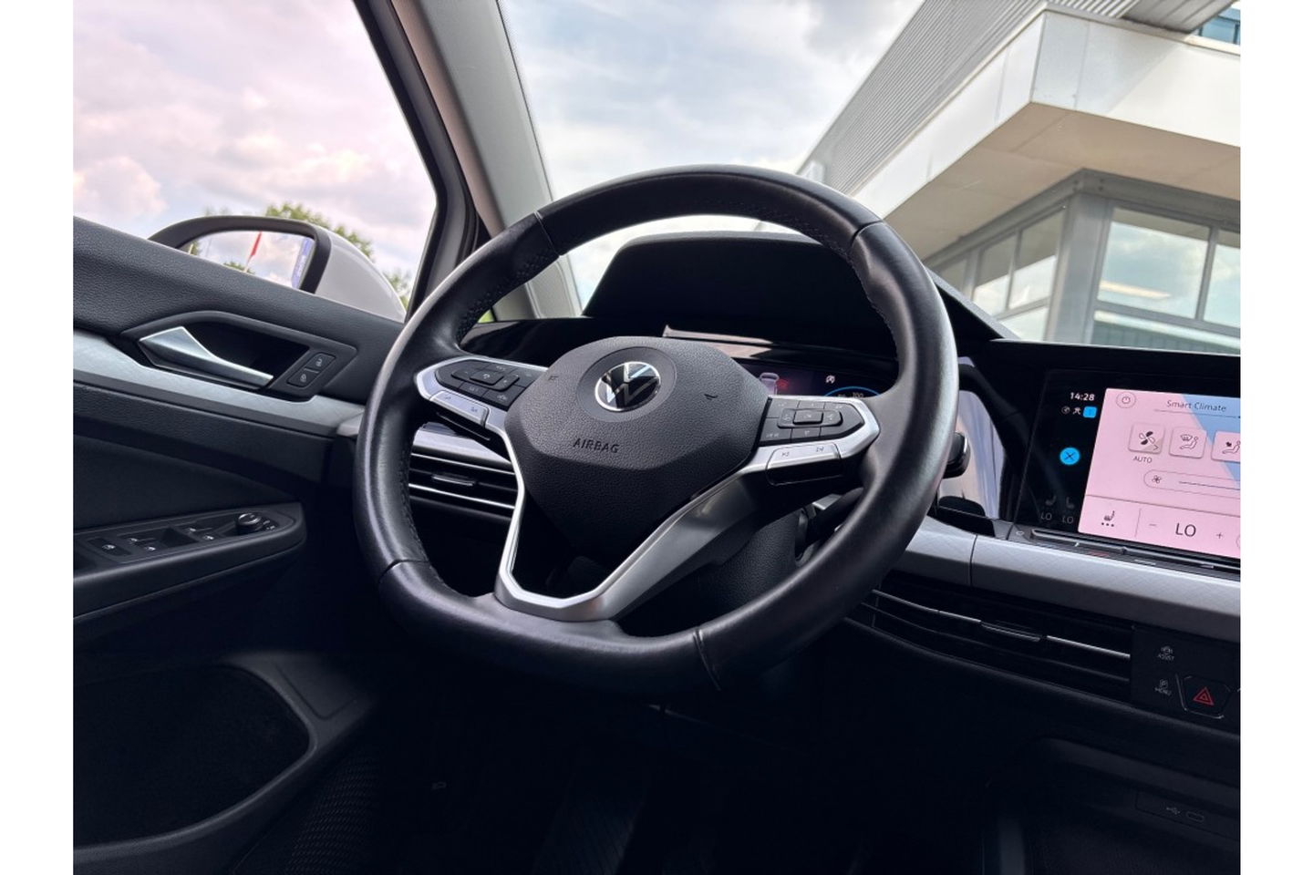 Volkswagen Golf 1.5 TSI STYLE PLUS AIRCO NAVI LMV PDC WINTERPACK