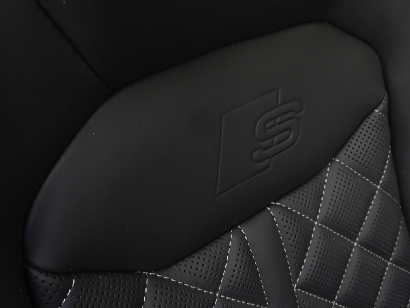 Audi Q7 60 TFSIe Competition 462PK / B&O / Laser / Nachtzicht / Massage