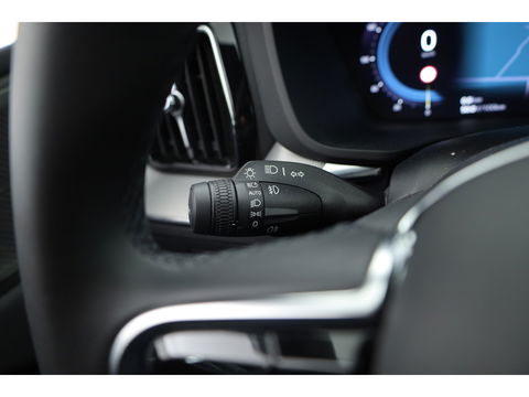 Volvo XC60 2.0 T8 Plug-in hybrid AWD Plus Dark | Pano | Standkachel | ACC | Blis | H&K  audio | Sportstoelen met mem. |