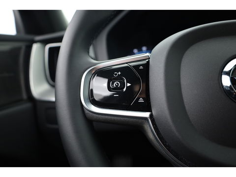 Volvo XC60 2.0 T8 Plug-in hybrid AWD Plus Dark | Pano | Standkachel | ACC | Blis | H&K  audio | Sportstoelen met mem. |