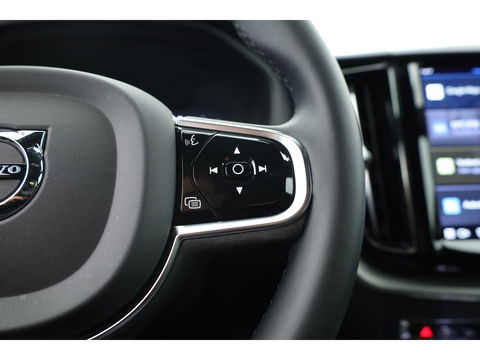 Volvo XC60 2.0 T8 Plug-in hybrid AWD Plus Dark | Pano | Standkachel | ACC | Blis | H&K  audio | Sportstoelen met mem. |