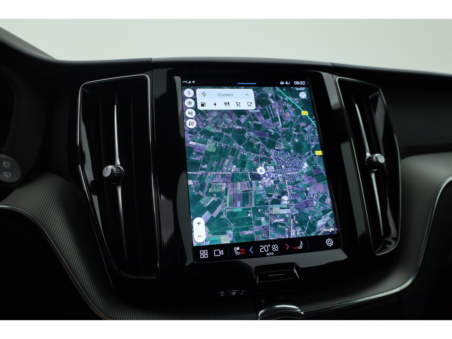 Volvo XC60 2.0 T8 Plug-in hybrid AWD Plus Dark | Pano | Standkachel | ACC | Blis | H&K  audio | Sportstoelen met mem. |