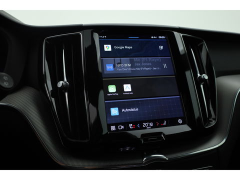 Volvo XC60 2.0 T8 Plug-in hybrid AWD Plus Dark | Pano | Standkachel | ACC | Blis | H&K  audio | Sportstoelen met mem. |