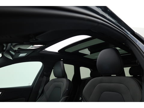 Volvo XC60 2.0 T8 Plug-in hybrid AWD Plus Dark | Pano | Standkachel | ACC | Blis | H&K  audio | Sportstoelen met mem. |