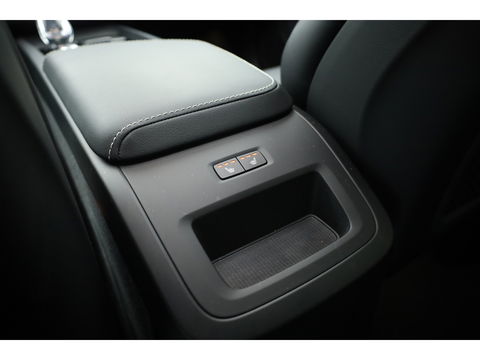 Volvo XC60 2.0 T8 Plug-in hybrid AWD Plus Dark | Pano | Standkachel | ACC | Blis | H&K  audio | Sportstoelen met mem. |