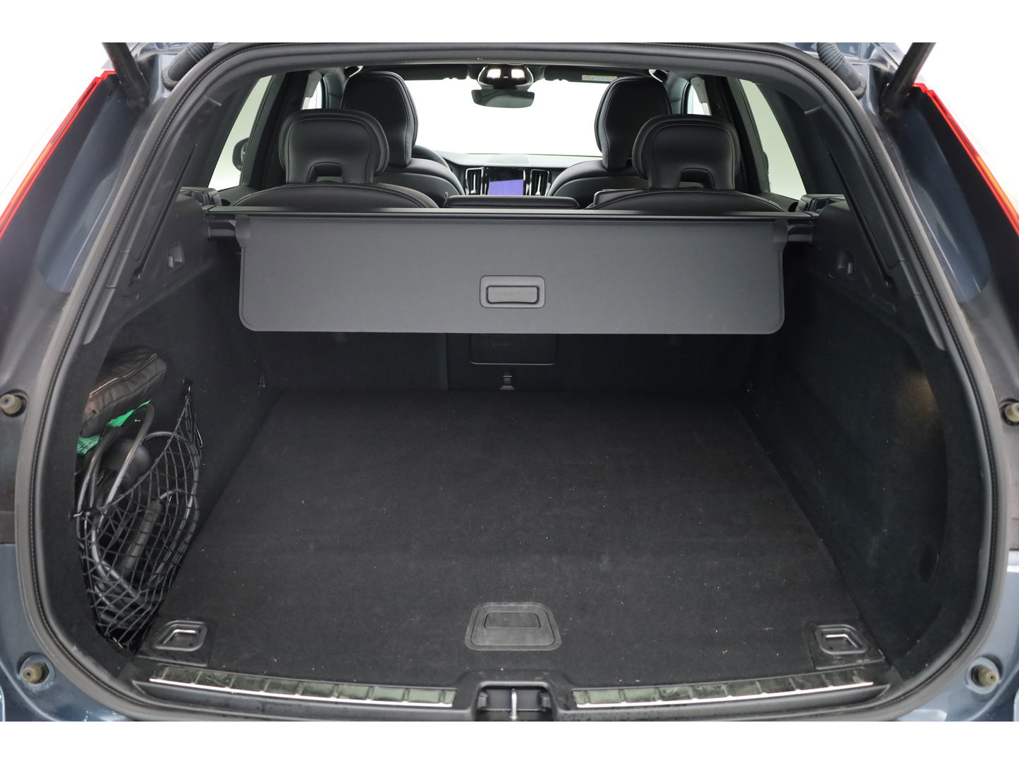 Volvo XC60 2.0 T8 Plug-in hybrid AWD Plus Dark | Pano | Standkachel | ACC | Blis | H&K  audio | Sportstoelen met mem. |