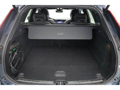 Volvo XC60 2.0 T8 Plug-in hybrid AWD Plus Dark | Pano | Standkachel | ACC | Blis | H&K  audio | Sportstoelen met mem. |