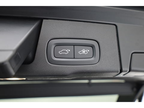 Volvo XC60 2.0 T8 Plug-in hybrid AWD Plus Dark | Pano | Standkachel | ACC | Blis | H&K  audio | Sportstoelen met mem. |