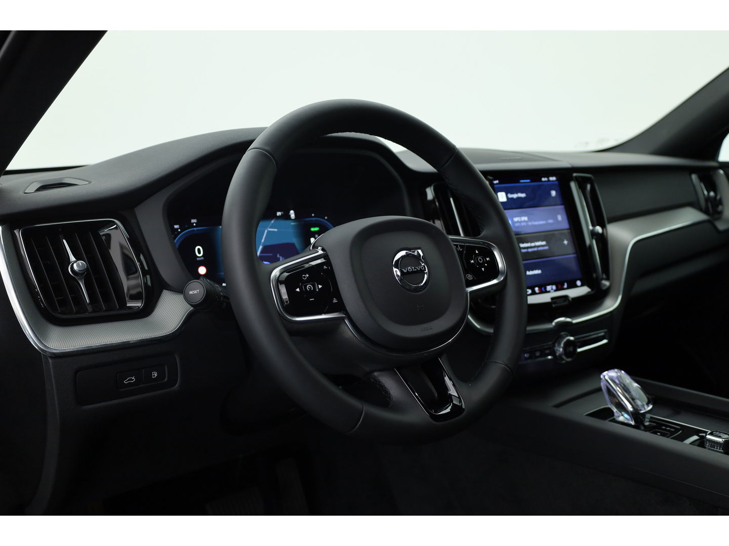 Volvo XC60 2.0 T8 Plug-in hybrid AWD Plus Dark | Pano | Standkachel | ACC | Blis | H&K  audio | Sportstoelen met mem. |