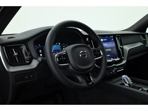 Volvo XC60 2.0 T8 Plug-in hybrid AWD Plus Dark | Pano | Standkachel | ACC | Blis | H&K  audio | Sportstoelen met mem. |