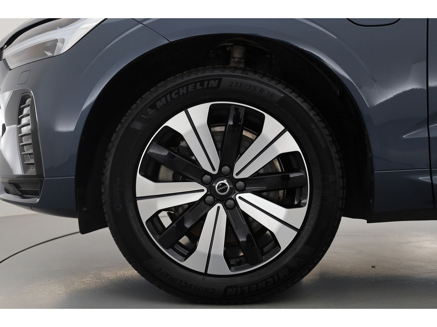 Volvo XC60 2.0 T8 Plug-in hybrid AWD Plus Dark | Pano | Standkachel | ACC | Blis | H&K  audio | Sportstoelen met mem. |
