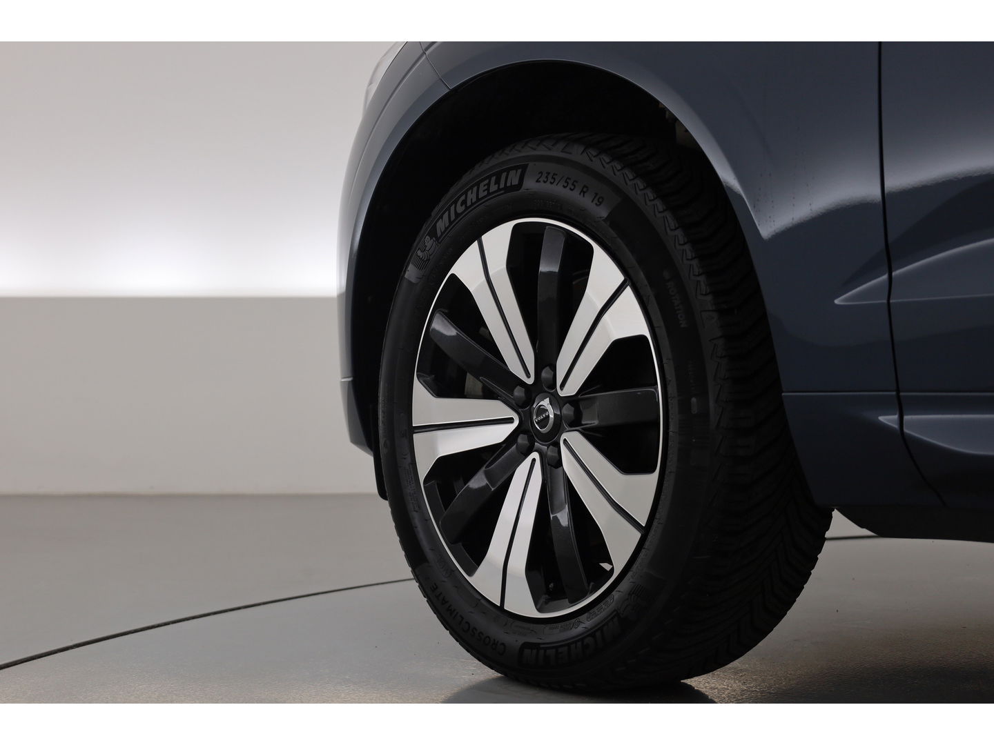 Volvo XC60 2.0 T8 Plug-in hybrid AWD Plus Dark | Pano | Standkachel | ACC | Blis | H&K  audio | Sportstoelen met mem. |