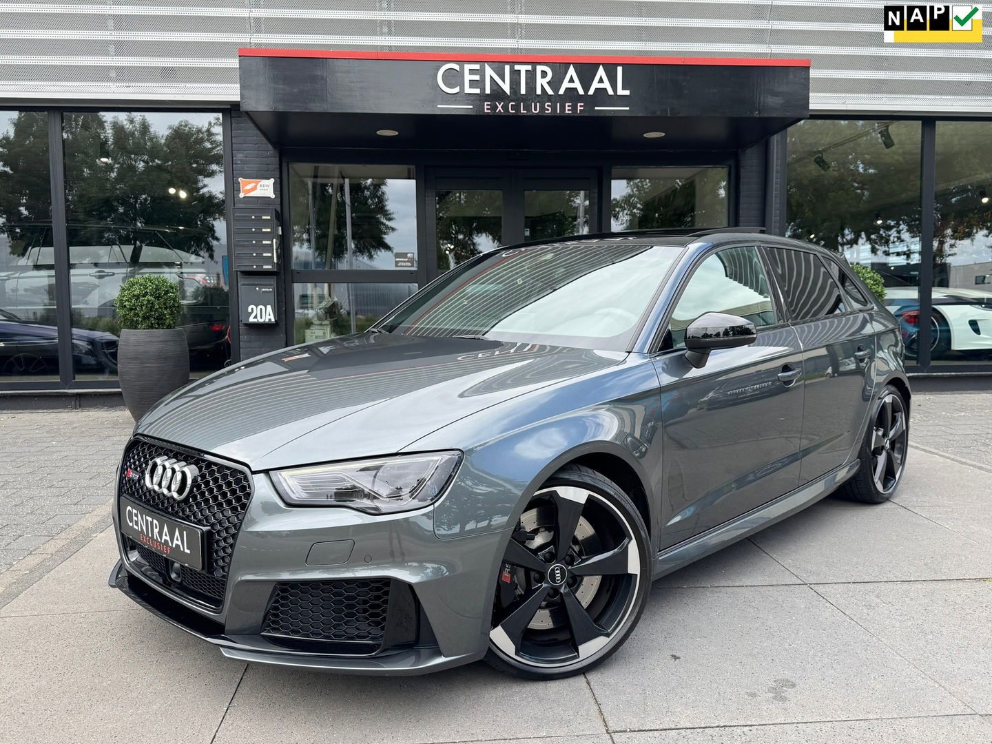 Audi RS3 Sportback 2.5 TFSI Quattro|Pano|B&O|Schaalstoelen|Camera|ACC|NL-Auto|Keyless|Leder|367PK