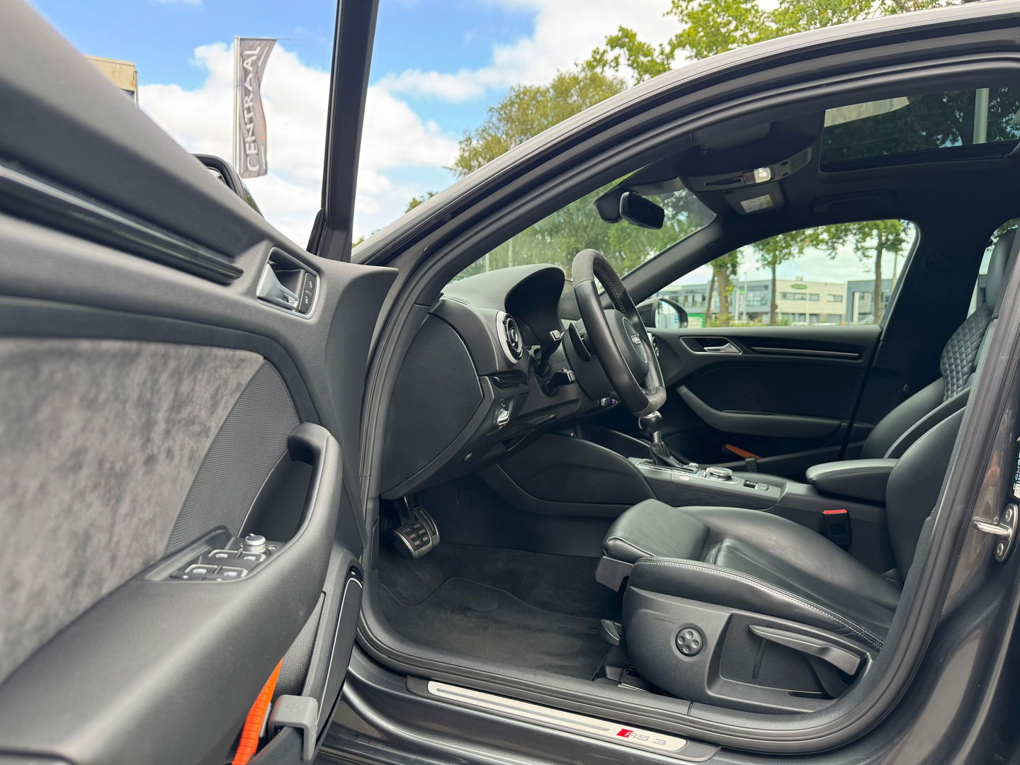 Audi RS3 Sportback 2.5 TFSI Quattro|Pano|B&O|Schaalstoelen|Camera|ACC|NL-Auto|Keyless|Leder|367PK