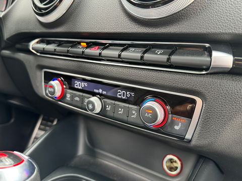 Audi RS3 Sportback 2.5 TFSI Quattro|Pano|B&O|Schaalstoelen|Camera|ACC|NL-Auto|Keyless|Leder|367PK