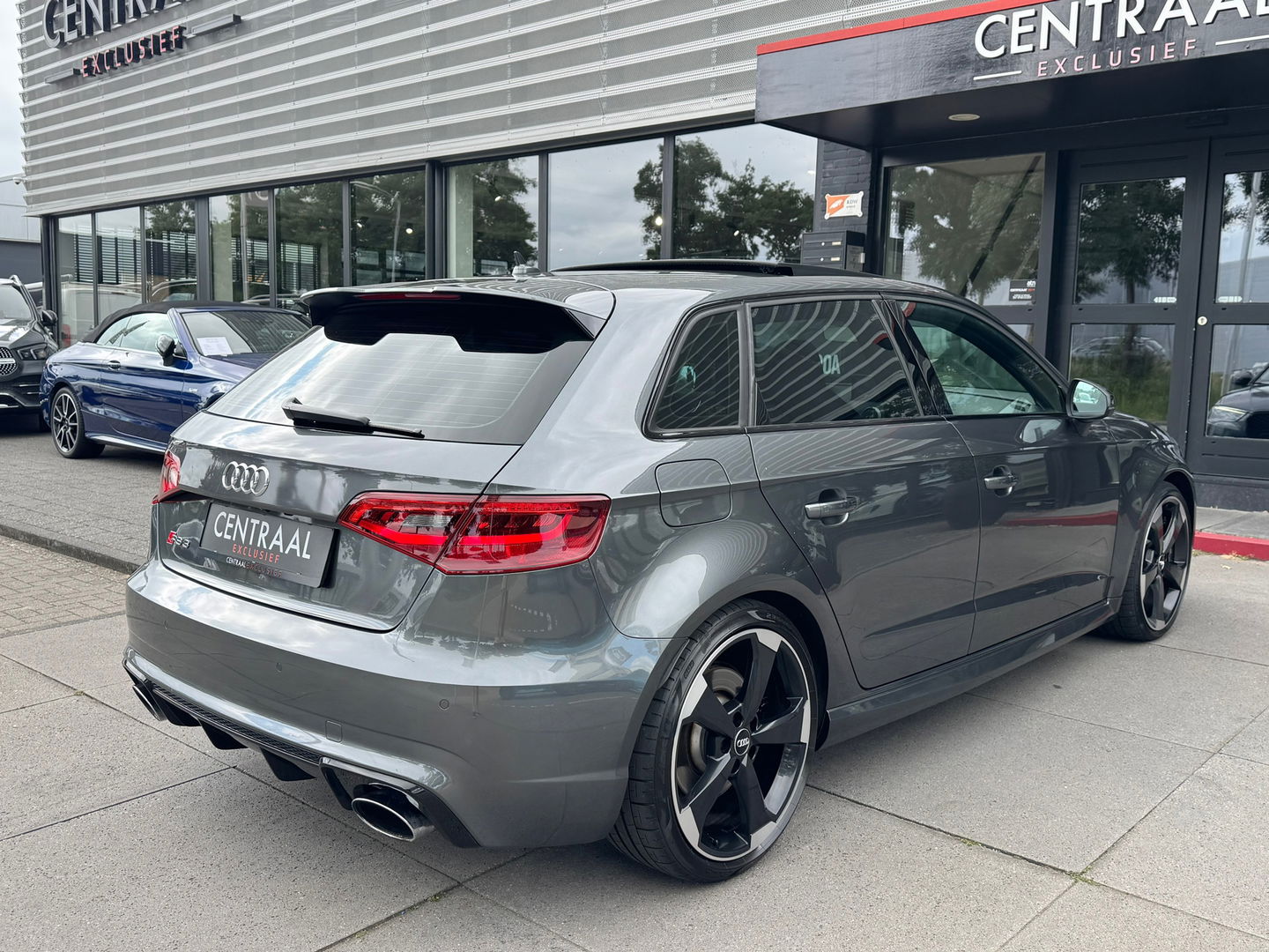 Audi RS3 Sportback 2.5 TFSI Quattro|Pano|B&O|Schaalstoelen|Camera|ACC|NL-Auto|Keyless|Leder|367PK