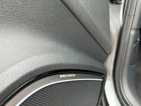 Audi RS3 Sportback 2.5 TFSI Quattro|Pano|B&O|Schaalstoelen|Camera|ACC|NL-Auto|Keyless|Leder|367PK