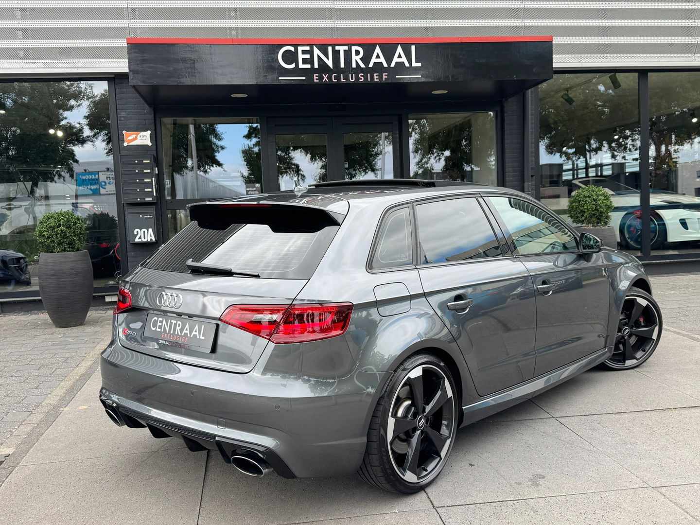 Audi RS3 Sportback 2.5 TFSI Quattro|Pano|B&O|Schaalstoelen|Camera|ACC|NL-Auto|Keyless|Leder|367PK