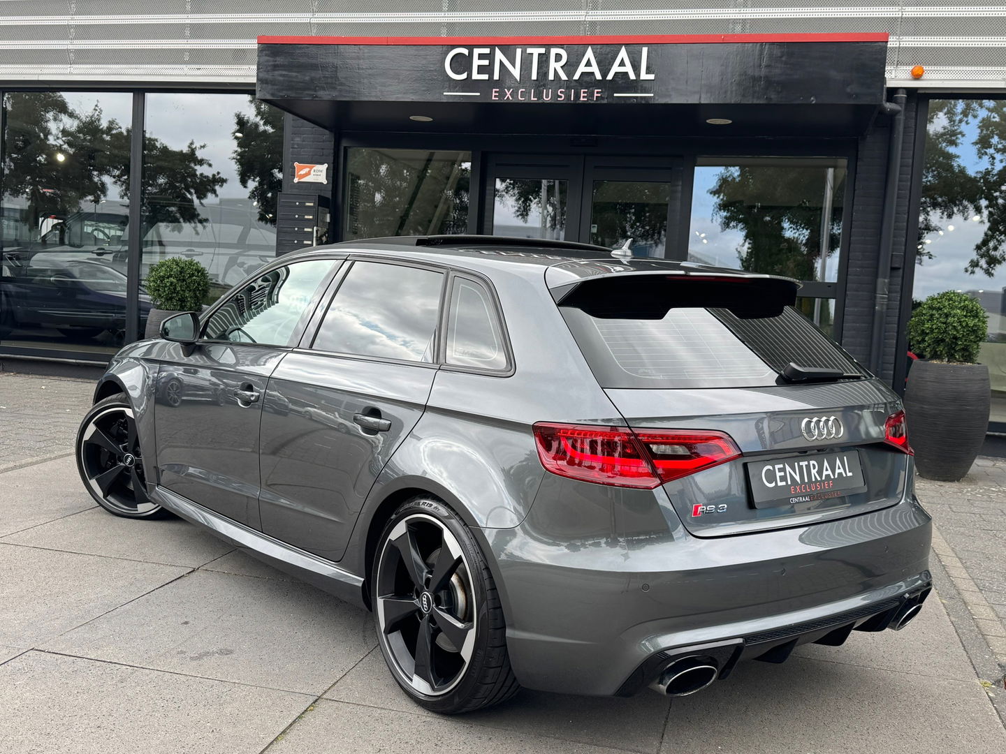 Audi RS3 Sportback 2.5 TFSI Quattro|Pano|B&O|Schaalstoelen|Camera|ACC|NL-Auto|Keyless|Leder|367PK