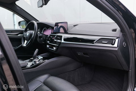 BMW 5 Serie Touring 520d High Executive | HUD | Stoelkoeling | Adaptive onderstel | Panorama | Nappa leder | Extended leather | volle auto |