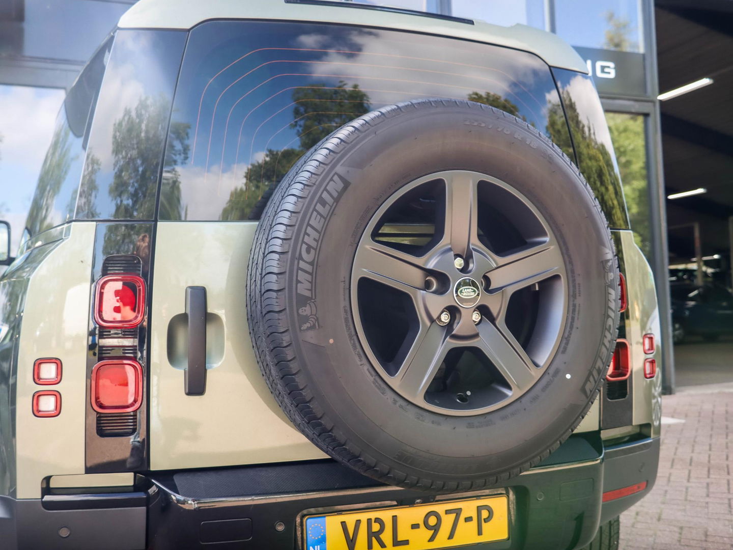 Land Rover Defender Hard Top 3.0 D200 90 X-Dynamic SE | Luchtvering | Trekhaak | 41.000 km!