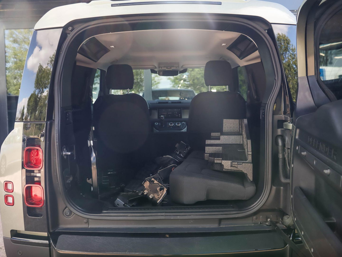 Land Rover Defender Hard Top 3.0 D200 90 X-Dynamic SE | Luchtvering | Trekhaak | 41.000 km!