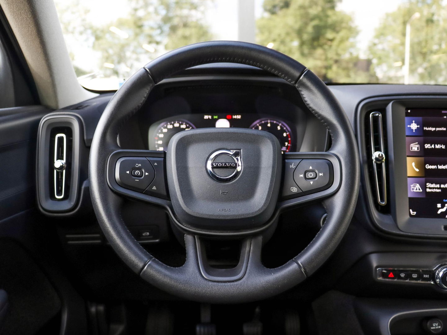 Volvo XC40 1.5 T3 Momentum Pro 163PK | Trekhaak | Navigatie | Camera