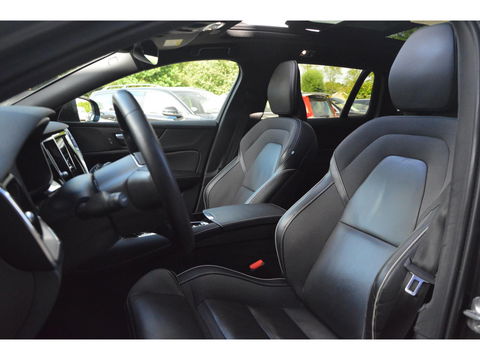 Volvo V60 T6 Recharge AWD R-Design Long Range | Panoramadak | Stuur + Stoel Verwarmd | Pilot Assist | Apple CarPlay | Camera |