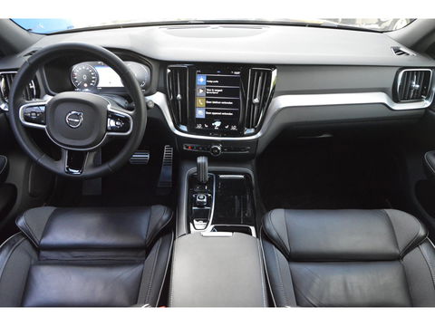 Volvo V60 T6 Recharge AWD R-Design Long Range | Panoramadak | Stuur + Stoel Verwarmd | Pilot Assist | Apple CarPlay | Camera |