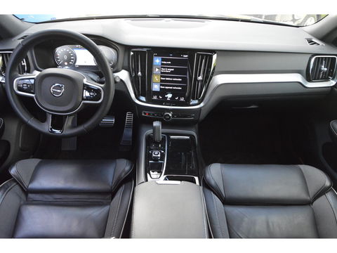 Volvo V60 T6 Recharge AWD R-Design Long Range | Panoramadak | Stuur + Stoel Verwarmd | Pilot Assist | Apple CarPlay | Camera |