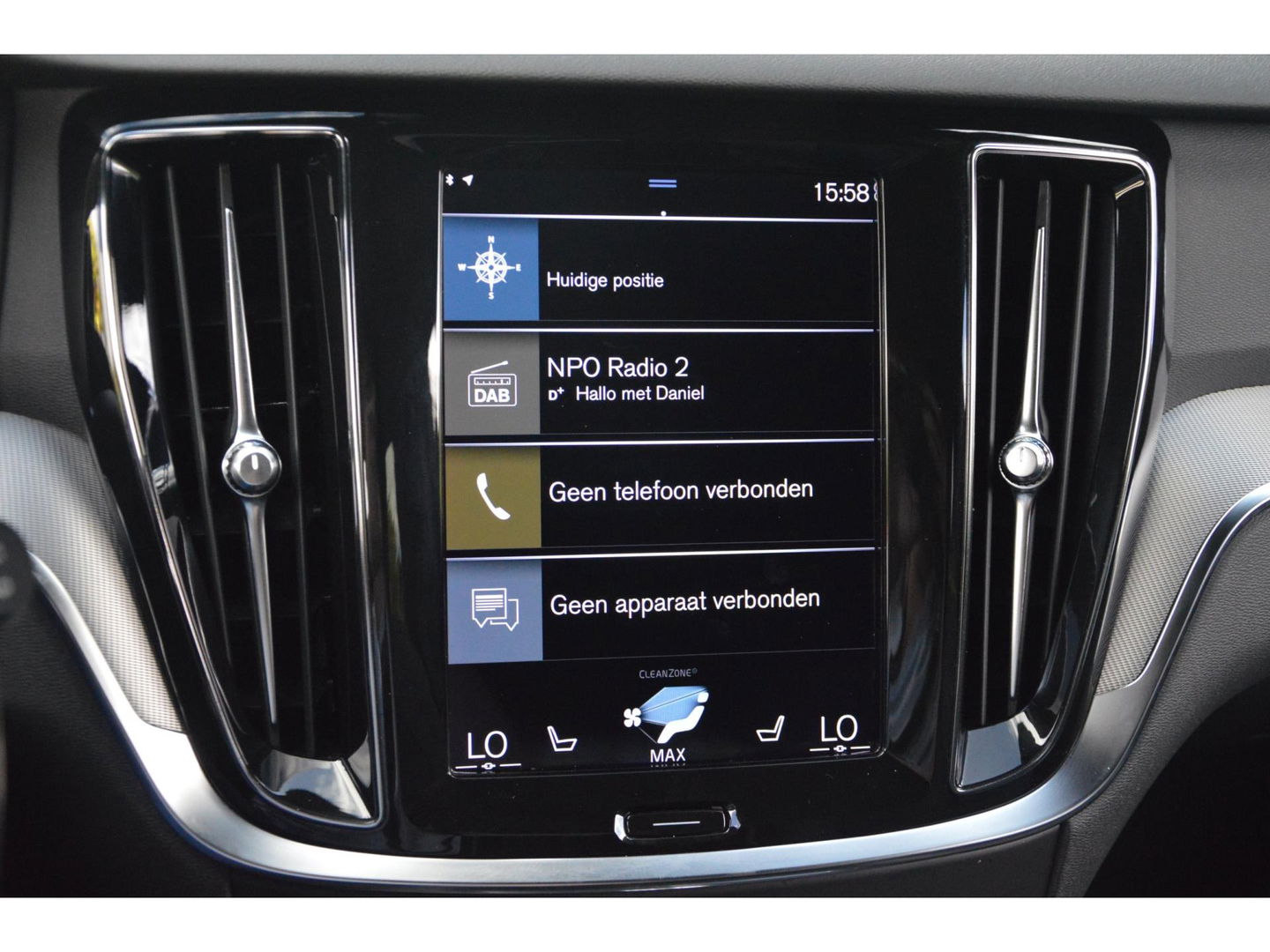 Volvo V60 T6 Recharge AWD R-Design Long Range | Panoramadak | Stuur + Stoel Verwarmd | Pilot Assist | Apple CarPlay | Camera |