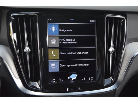 Volvo V60 T6 Recharge AWD R-Design Long Range | Panoramadak | Stuur + Stoel Verwarmd | Pilot Assist | Apple CarPlay | Camera |