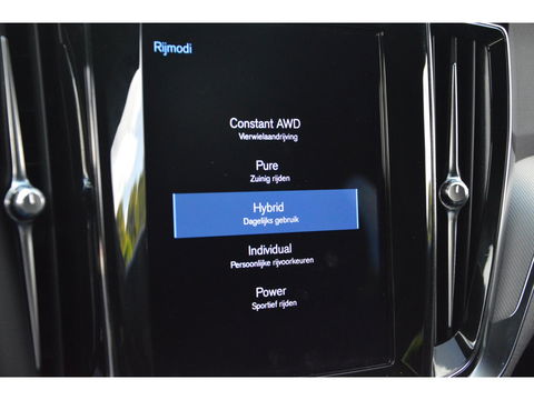 Volvo V60 T6 Recharge AWD R-Design Long Range | Panoramadak | Stuur + Stoel Verwarmd | Pilot Assist | Apple CarPlay | Camera |