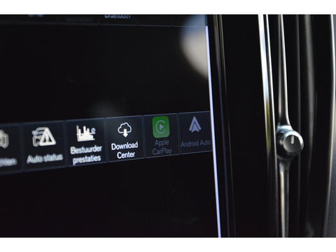 Volvo V60 T6 Recharge AWD R-Design Long Range | Panoramadak | Stuur + Stoel Verwarmd | Pilot Assist | Apple CarPlay | Camera |