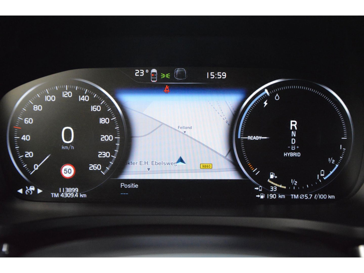Volvo V60 T6 Recharge AWD R-Design Long Range | Panoramadak | Stuur + Stoel Verwarmd | Pilot Assist | Apple CarPlay | Camera |
