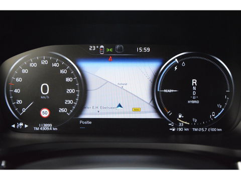 Volvo V60 T6 Recharge AWD R-Design Long Range | Panoramadak | Stuur + Stoel Verwarmd | Pilot Assist | Apple CarPlay | Camera |