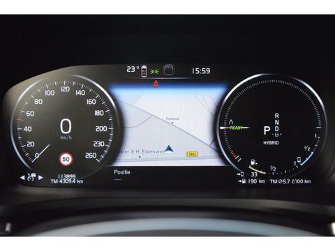 Volvo V60 T6 Recharge AWD R-Design Long Range | Panoramadak | Stuur + Stoel Verwarmd | Pilot Assist | Apple CarPlay | Camera |