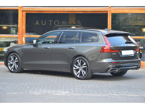Volvo V60 T6 Recharge AWD R-Design Long Range | Panoramadak | Stuur + Stoel Verwarmd | Pilot Assist | Apple CarPlay | Camera |