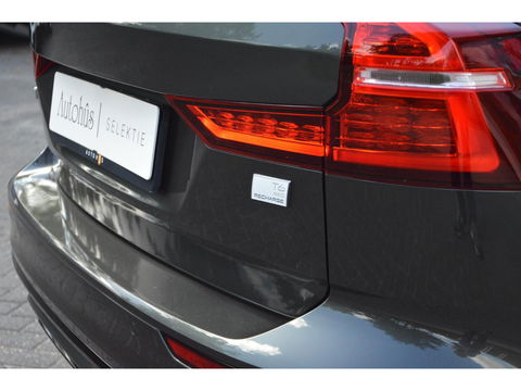 Volvo V60 T6 Recharge AWD R-Design Long Range | Panoramadak | Stuur + Stoel Verwarmd | Pilot Assist | Apple CarPlay | Camera |