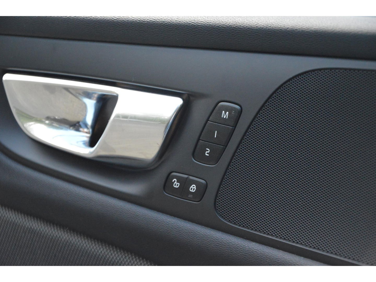 Volvo V60 T6 Recharge AWD R-Design Long Range | Panoramadak | Stuur + Stoel Verwarmd | Pilot Assist | Apple CarPlay | Camera |