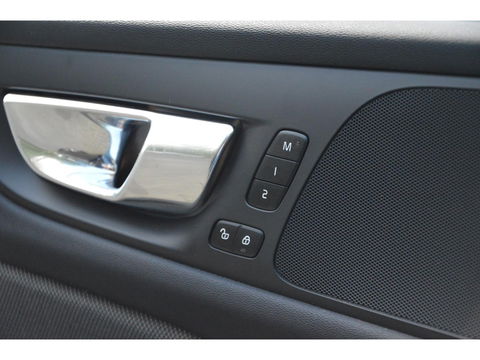 Volvo V60 T6 Recharge AWD R-Design Long Range | Panoramadak | Stuur + Stoel Verwarmd | Pilot Assist | Apple CarPlay | Camera |
