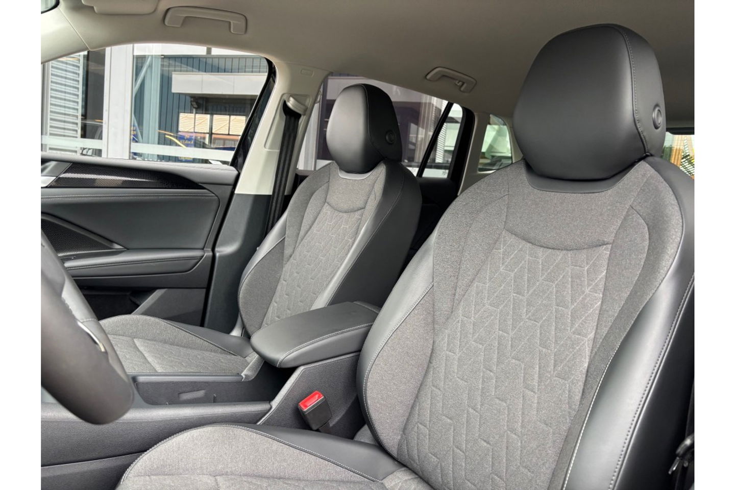 Volkswagen Tiguan 1.5 ETSI AUTOMAAT BUSINESS NAVI LMV VIRTUALCOCKPIT
