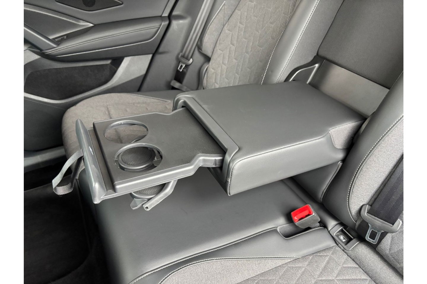 Volkswagen Tiguan 1.5 ETSI AUTOMAAT BUSINESS NAVI LMV VIRTUALCOCKPIT
