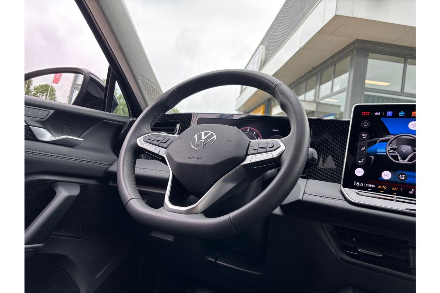 Volkswagen Tiguan 1.5 ETSI AUTOMAAT BUSINESS NAVI LMV VIRTUALCOCKPIT